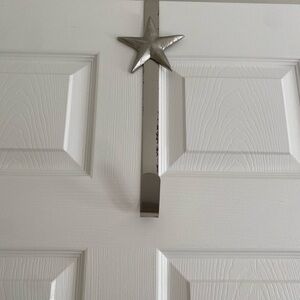 Silver star wreath holder